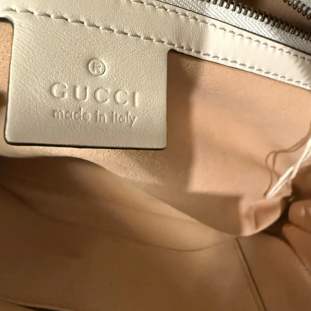 Gucci Cream Quilted Crossbody Bag with Gold Accents - Picture 10 of 13